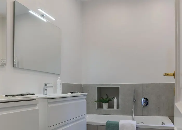 Vista - By Myhomeincomo Блевио